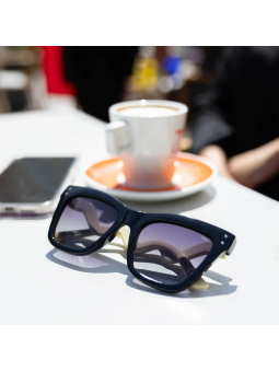 Lunettes de Soleil - All you need is love