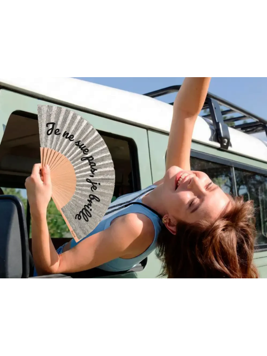 Je ne sue pas, je brille Hand Fan Glitter