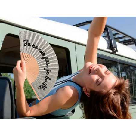 Je ne sue pas, je brille Hand Fan Glitter